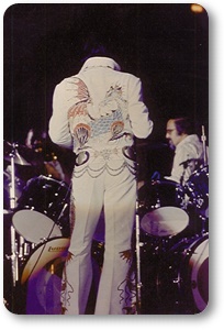 http://www.elvisconcerts.com/pictures/thumbs/tb_s74100614.jpg