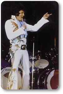 http://www.elvisconcerts.com/pictures/thumbs/tb_s74100617.jpg