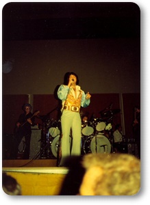 http://www.elvisconcerts.com/pictures/thumbs/tb_s76060103.jpg
