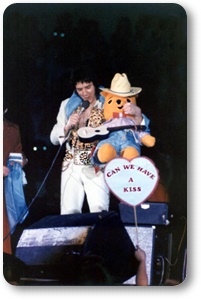 http://www.elvisconcerts.com/pictures/thumbs/tb_s77060102.jpg