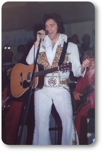 http://www.elvisconcerts.com/pictures/thumbs/tb_s77060104.jpg