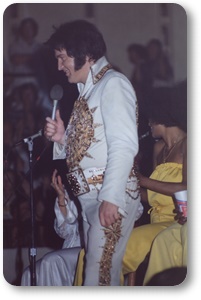 http://www.elvisconcerts.com/pictures/thumbs/tb_s77060106.jpg